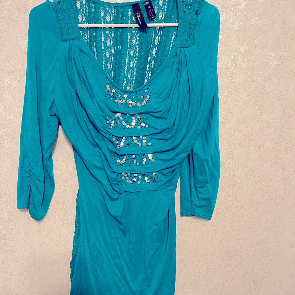 Size M turquoise womens blouse like new.